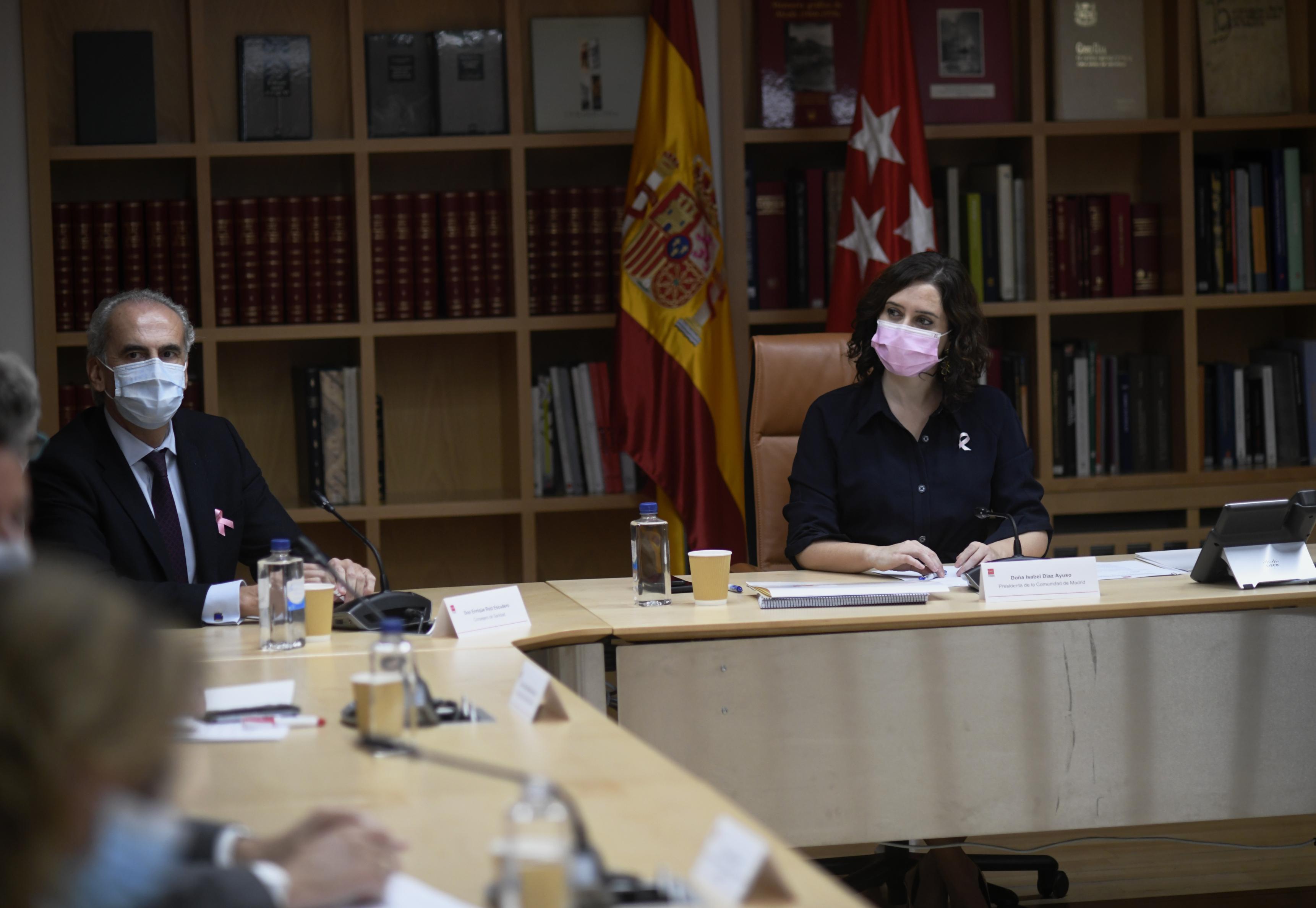 La presidenta de la Comunidad de Madrid, Isabel Díaz Ayuso, y el consejero de Sanidad, Enrique Ruiz Escudero / EP