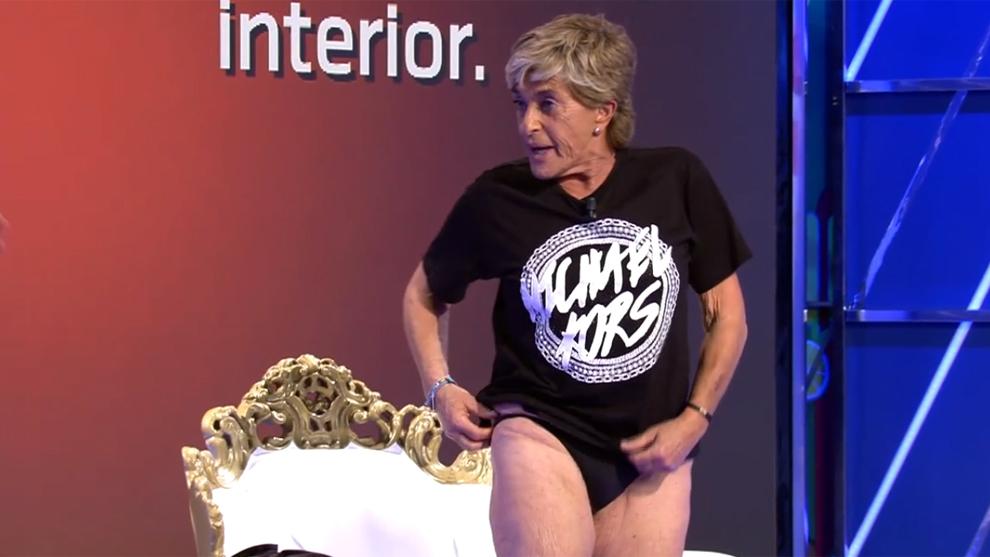 Chelo García Cortés se queda en ropa interior en la nueva sección de 'Sálvame'. Telecinco Chelo García Cortés se queda en ropa interior en la nueva sección de 'Sálvame'. Telecinco