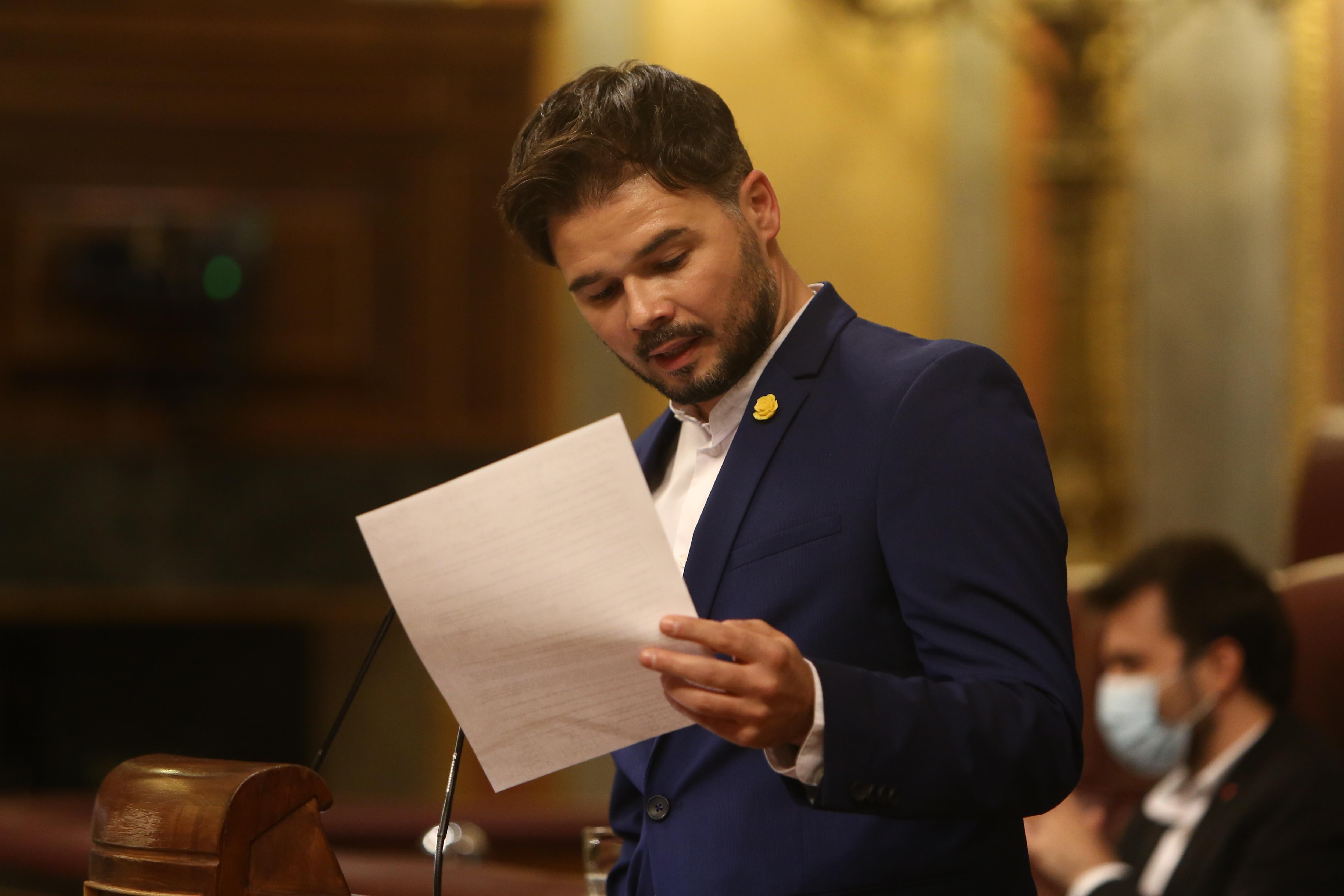 El portavoz de ERC en el Congreso, Gabriel Rufián, interviene en el pleno en el que se debate la moción de censura planteada por Vox, en el Congreso de los Diputados