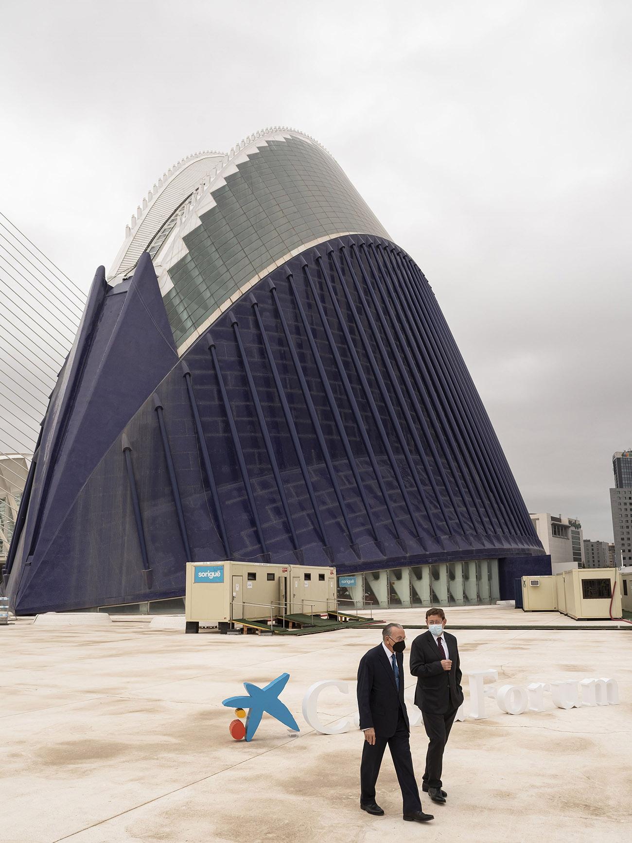 El presidente de la Generalitat valenciana, Ximo Puig, ha visitado este jueves junto a Isidro Fainé las obras para la construcción del futuro CaixaForum Valencia en el edificio Agora de la Ciudad de las Artes y las Ciencias El presidente de la Generalitat valenciana, Ximo Puig, ha visitado este jueves junto a Isidro Fainé las obras para la construcción del futuro CaixaForum Valencia en el edificio Agora de la Ciudad de las Artes y las Ciencias