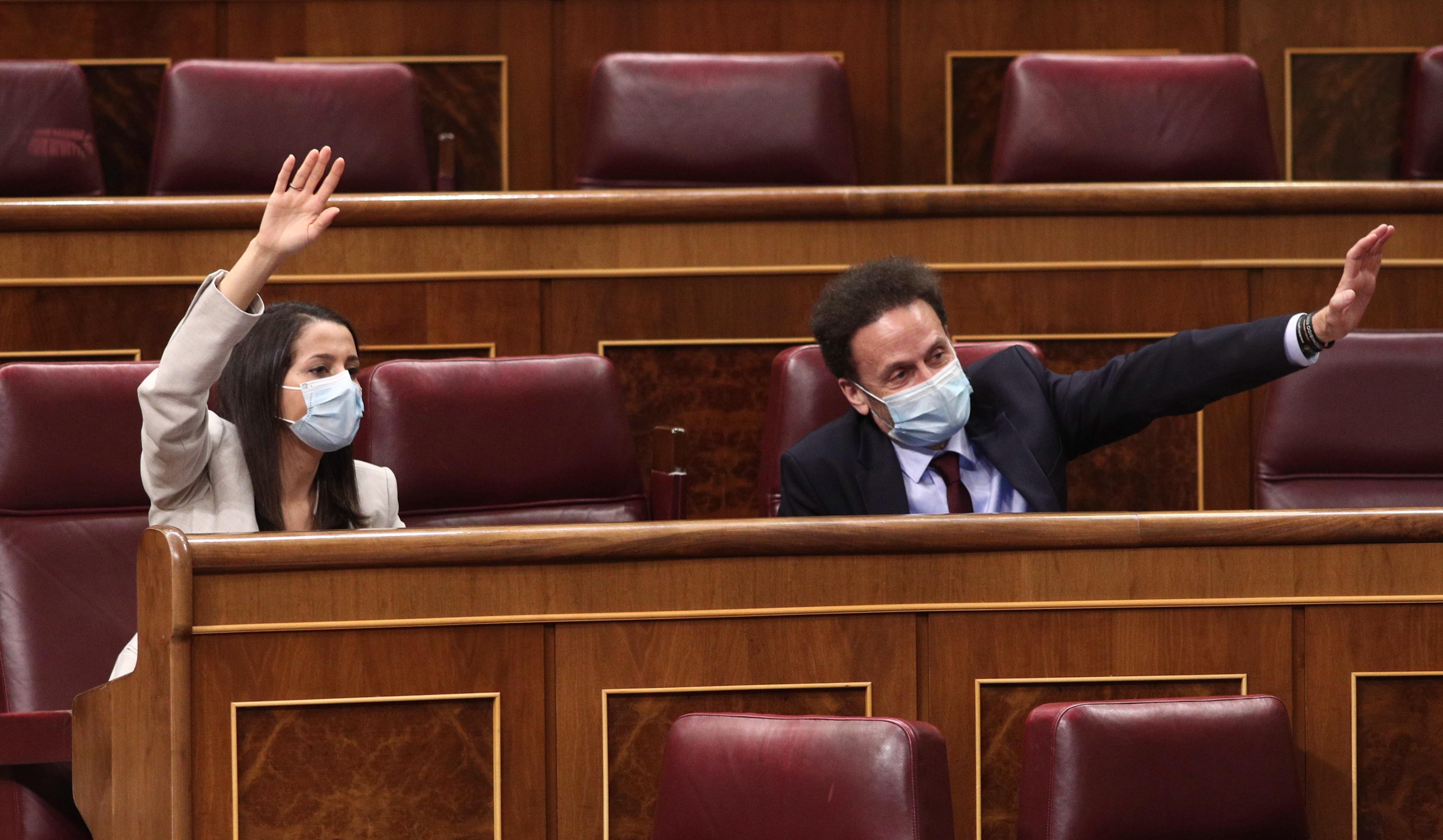 La presidenta de Ciudadanos, Inés Arrimadas, y el portavoz adjunto de Ciudadanos en el Congreso, Edmundo Bal. EP