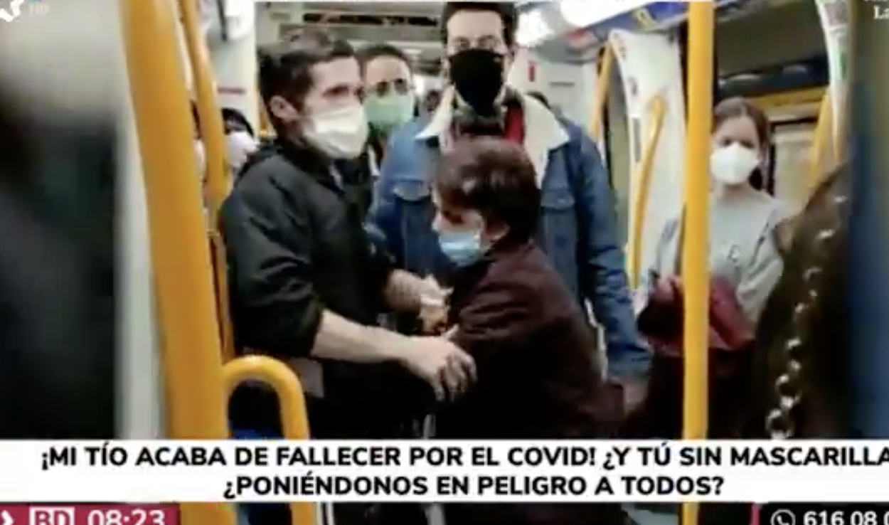 Bronca en el Metro por un hombre que no llevaba bien puesta la mascarilla