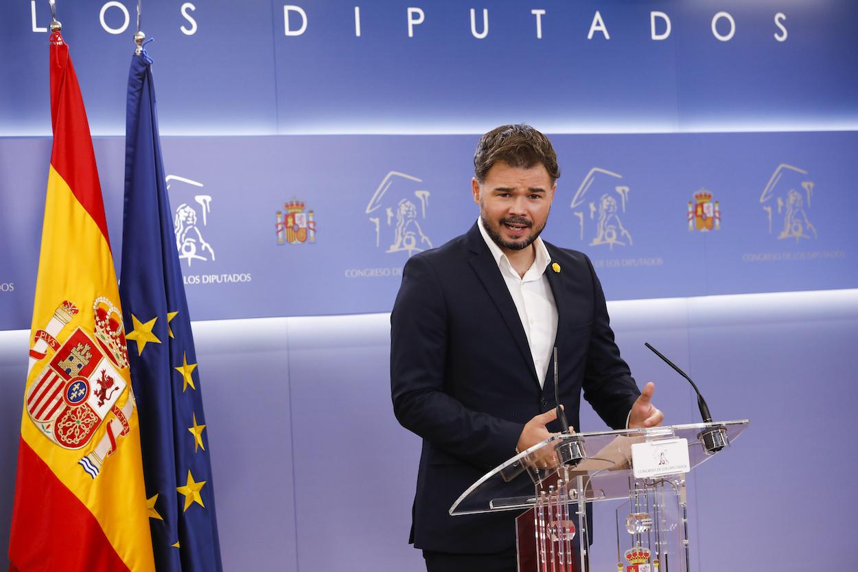 El diputado y portavoz de Esquerra Republicana de Catalunya (ERC), Gabriel Rufián, interviene en la rueda de prensa posterior a la Junta de Portavoces