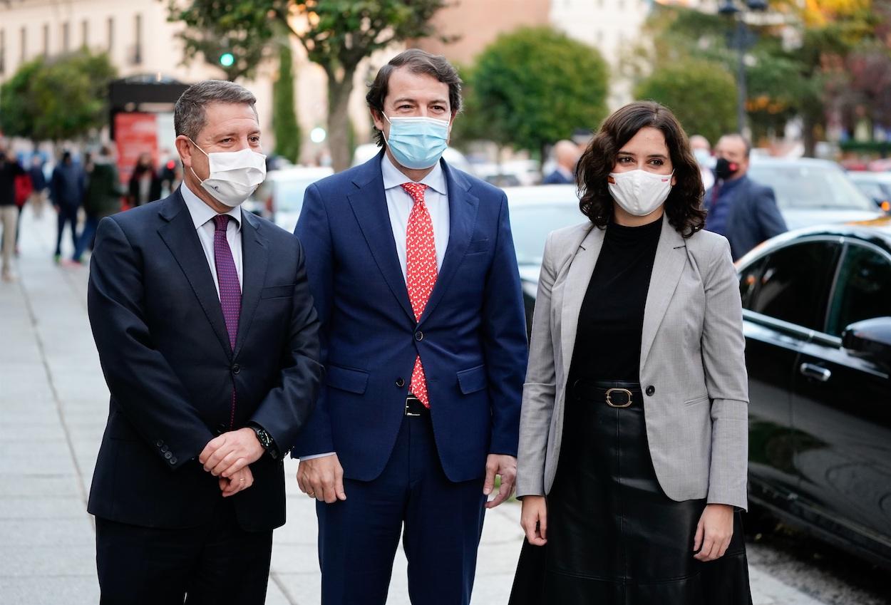 Los presidentes de la Comunidad de Madrid, Isabel Díaz Ayuso, de Castilla y León, Alfonso Fernández Mañueco, y de Castilla La Mancha, Emiliano García Page, mantienen un reunión en Ávila.