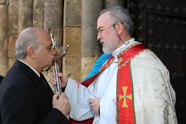 Fernández Díaz justifica su medalla a la Virgen porque ya se hizo antes… aunque también con un Gobierno del PP