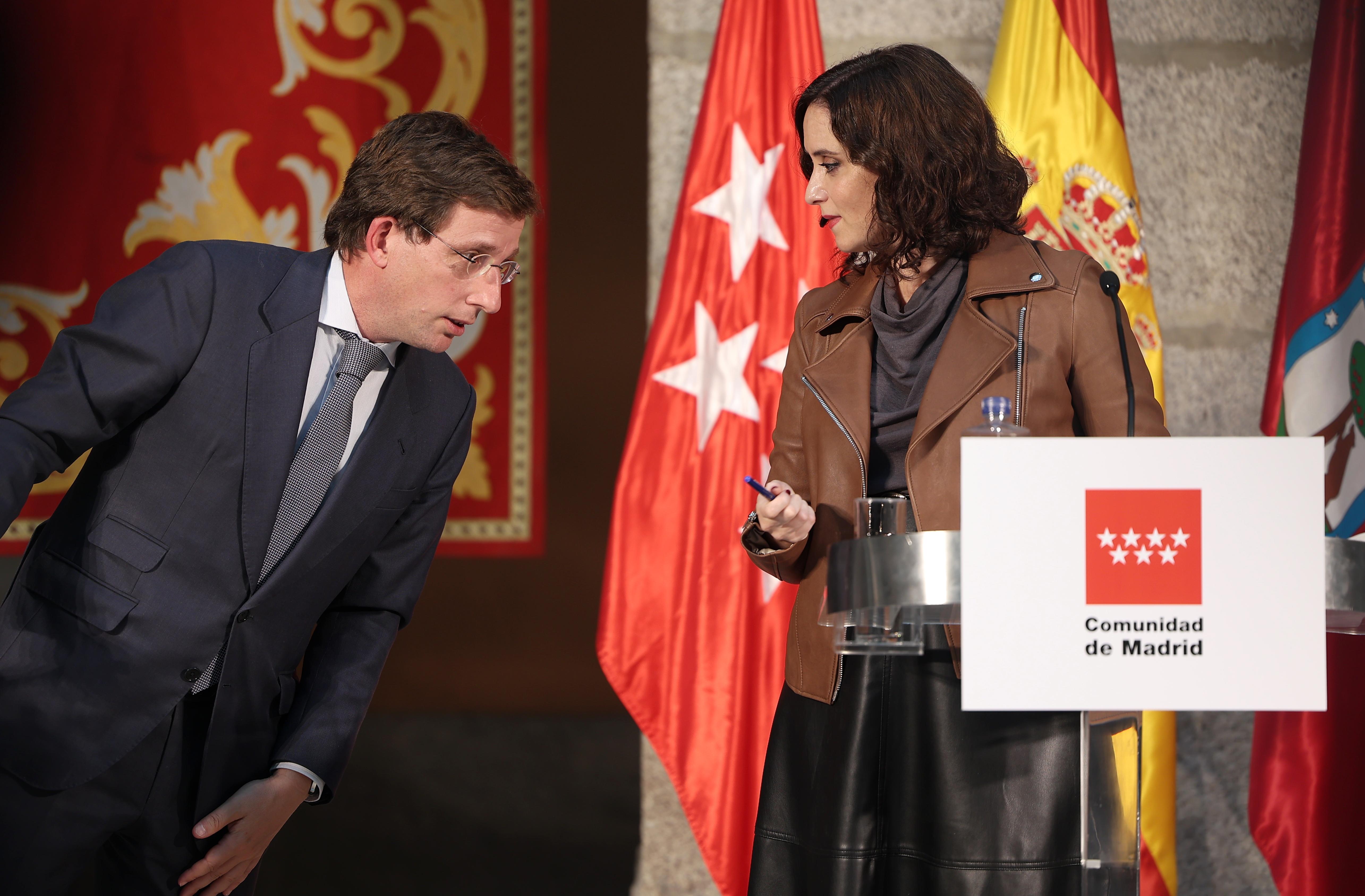 El alcalde de Madrid, José Luis Martínez-Almeida, y la presidenta de la Comunidad de Madrid, Isabel Díaz Ayuso. Fuente: Europa Press.