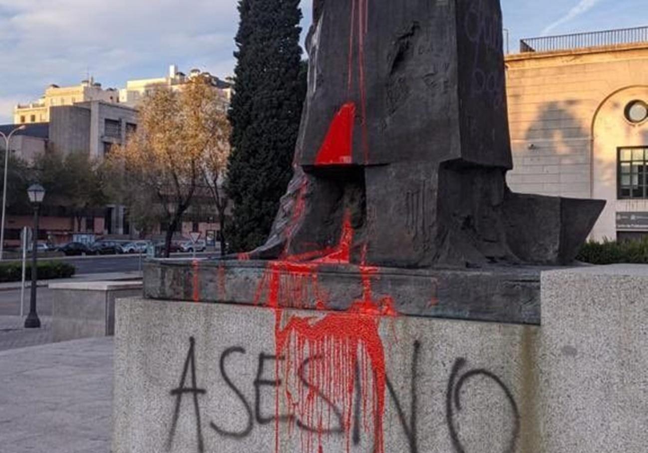 Pintan de nuevo las esculturas de Indalecio Prieto y Largo Caballero en Madrid