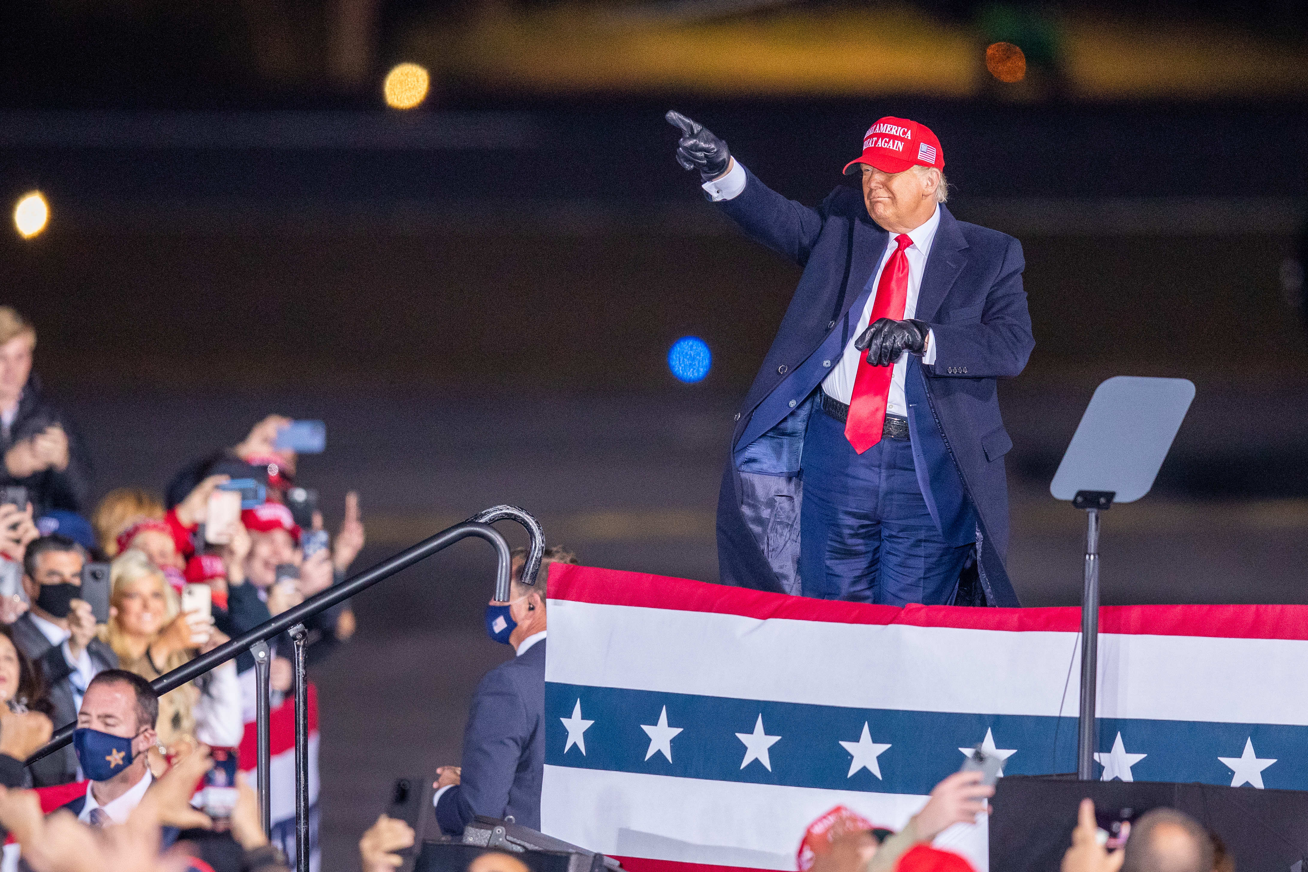 El presidente y candidato demócrata, Donald Trump, en un Make America Great Again rally en el Hickory Regional Airport. EP.