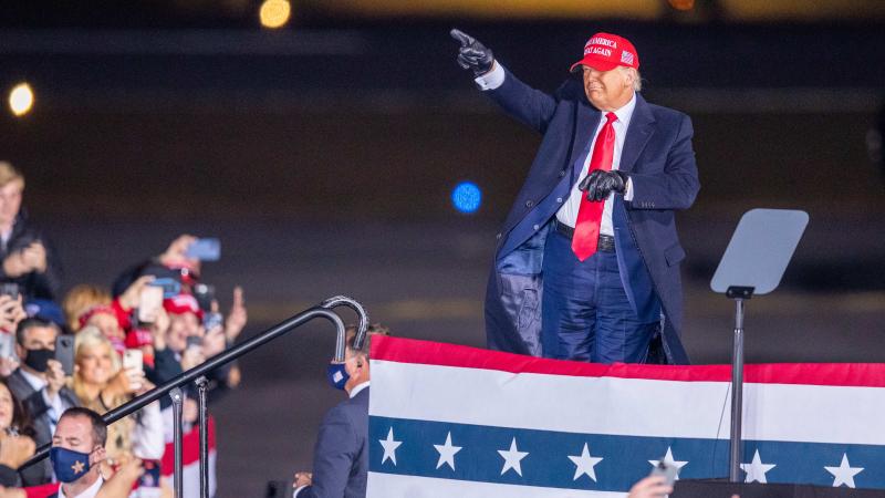 El presidente y candidato demócrata, Donald Trump, en un Make America Great Again rally en el Hickory Regional Airport. EP.