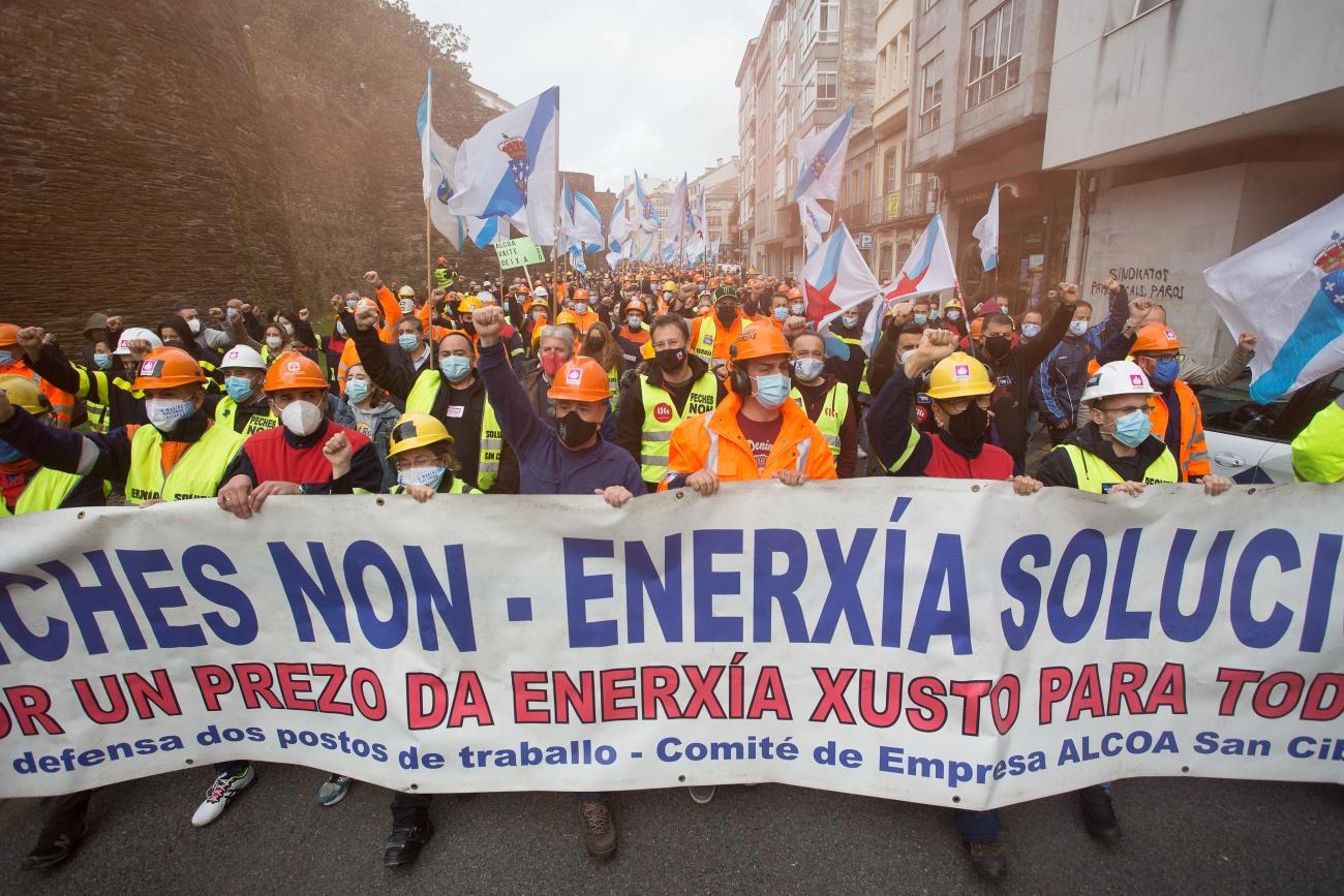 Imagen de la protesta de los trabajadores de Alcoa llevada a cabo a finales del mes pasado (Foto: C.Castro/EP).