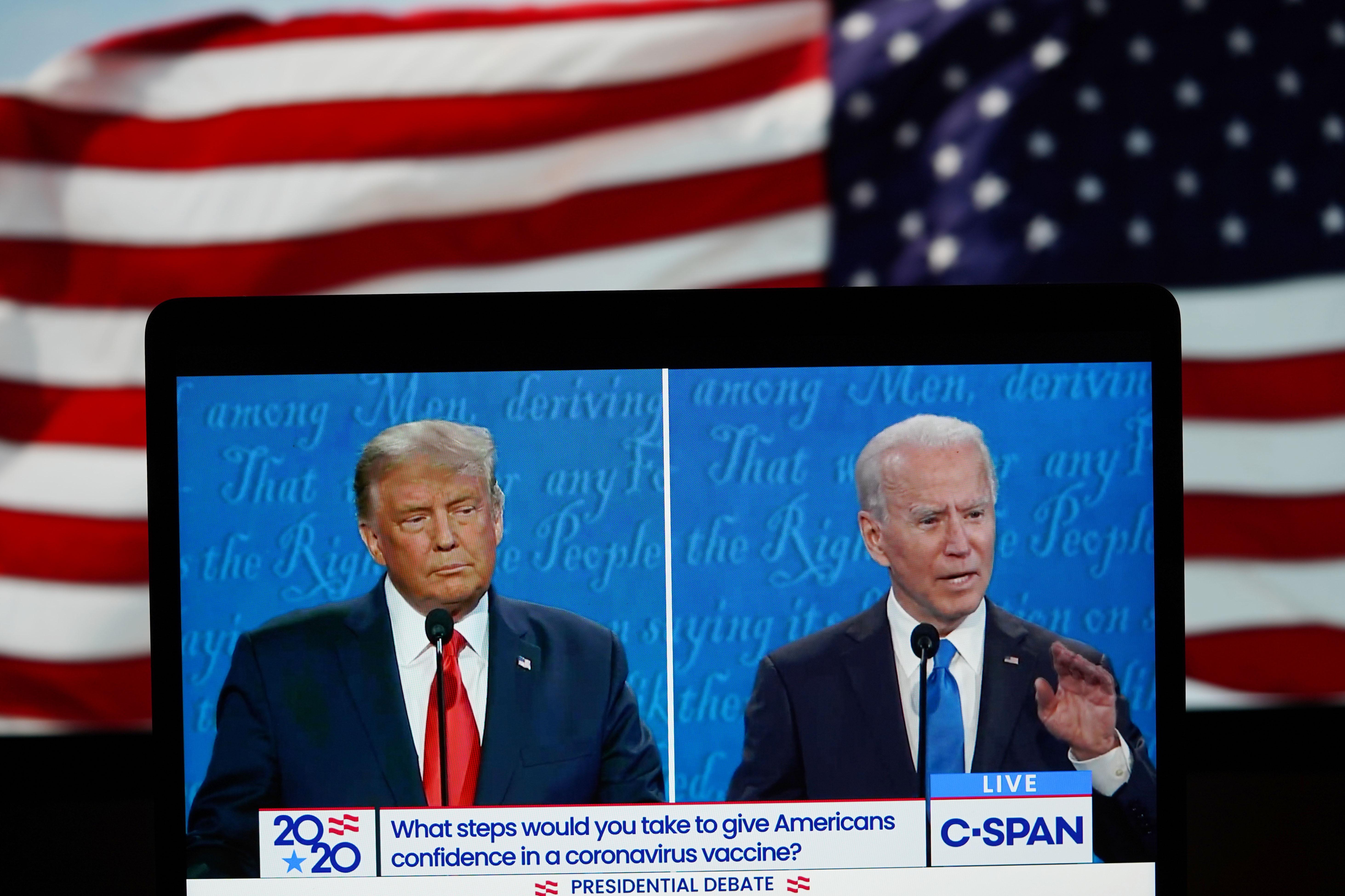 Donald Trump y Joe Biden en el segundo debate electoral
