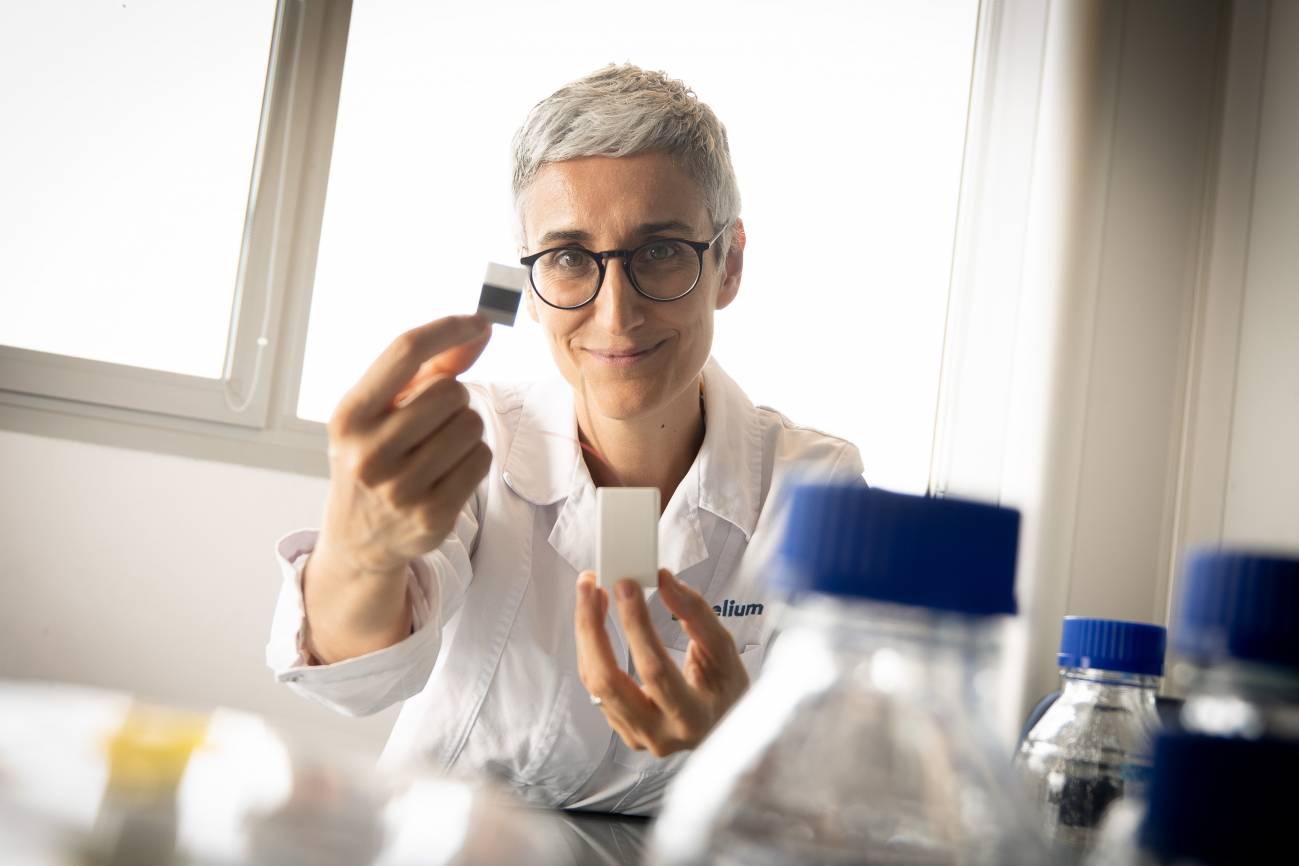 Sabaté recibió el premio de la Real Sociedad Española de Física “por su trayectoria científica y tecnológica de excelencia, destacando la visión pionera y la gran creatividad en el campo de las baterías biodegradables”. / Shooting
