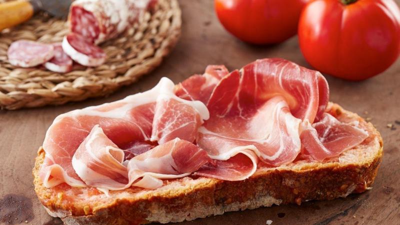 Jamón con tomate