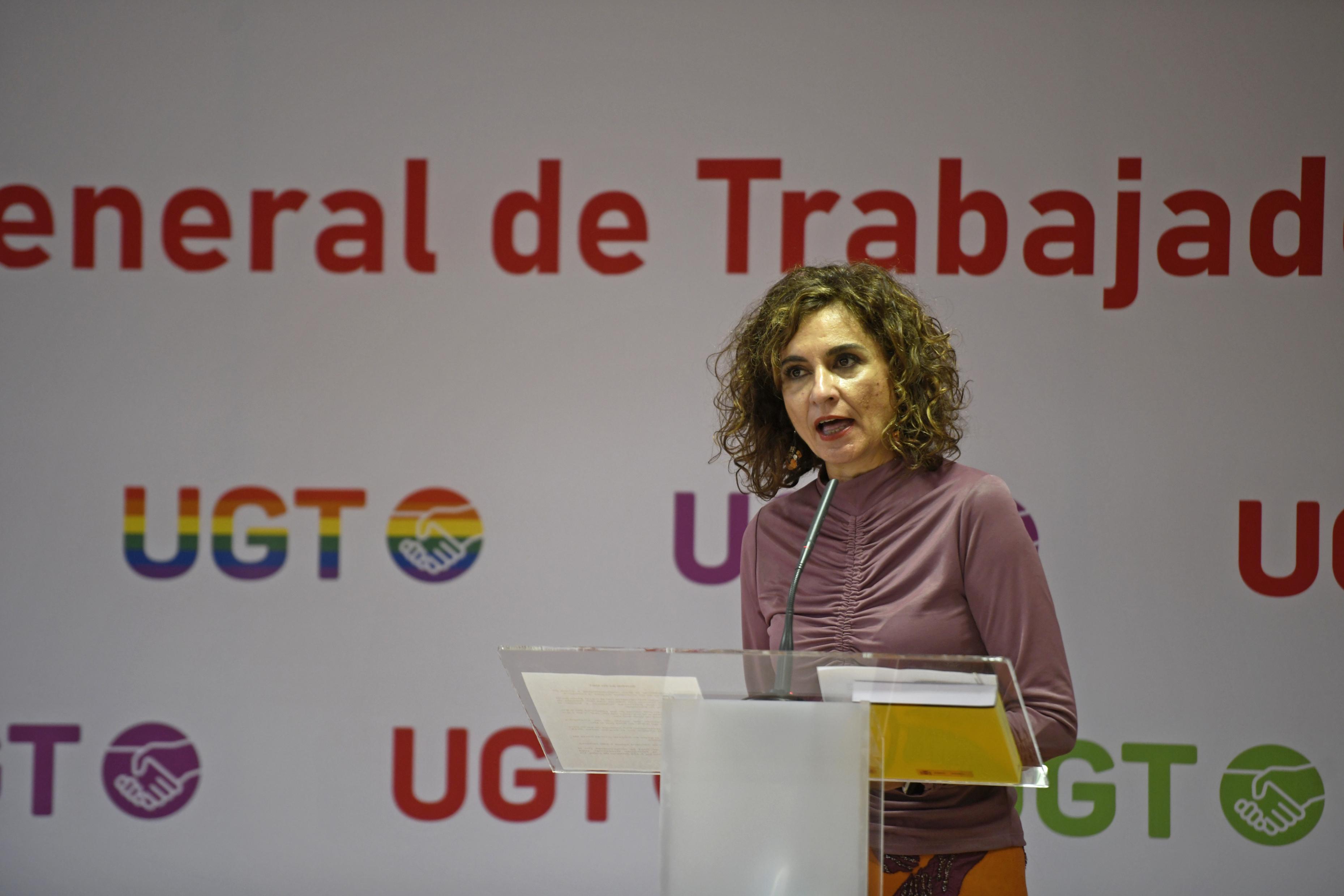 La ministra de Hacienda, María Jesús Montero, interviene en una rueda de prensa tras una reunión con el secretario general de UGT, Pepe Álvarez, en la que le ha presentado el proyecto de Presupuestos Generales del Estado