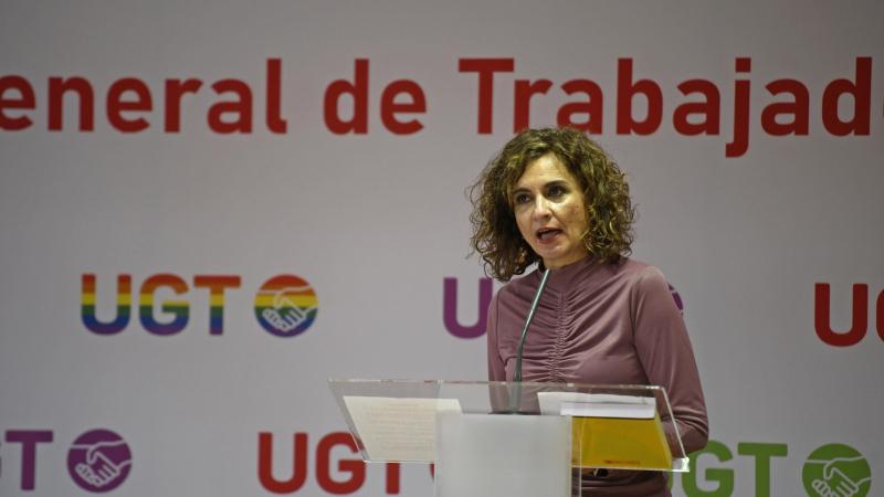 La ministra de Hacienda, María Jesús Montero, interviene en una rueda de prensa tras una reunión con el secretario general de UGT, Pepe Álvarez, en la que le ha presentado el proyecto de Presupuestos Generales del Estado