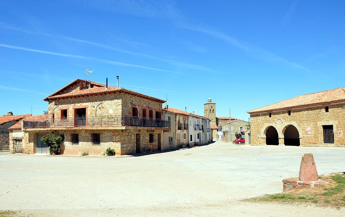 Plaza Nueva de Jabaloyas. Wikipedia. 