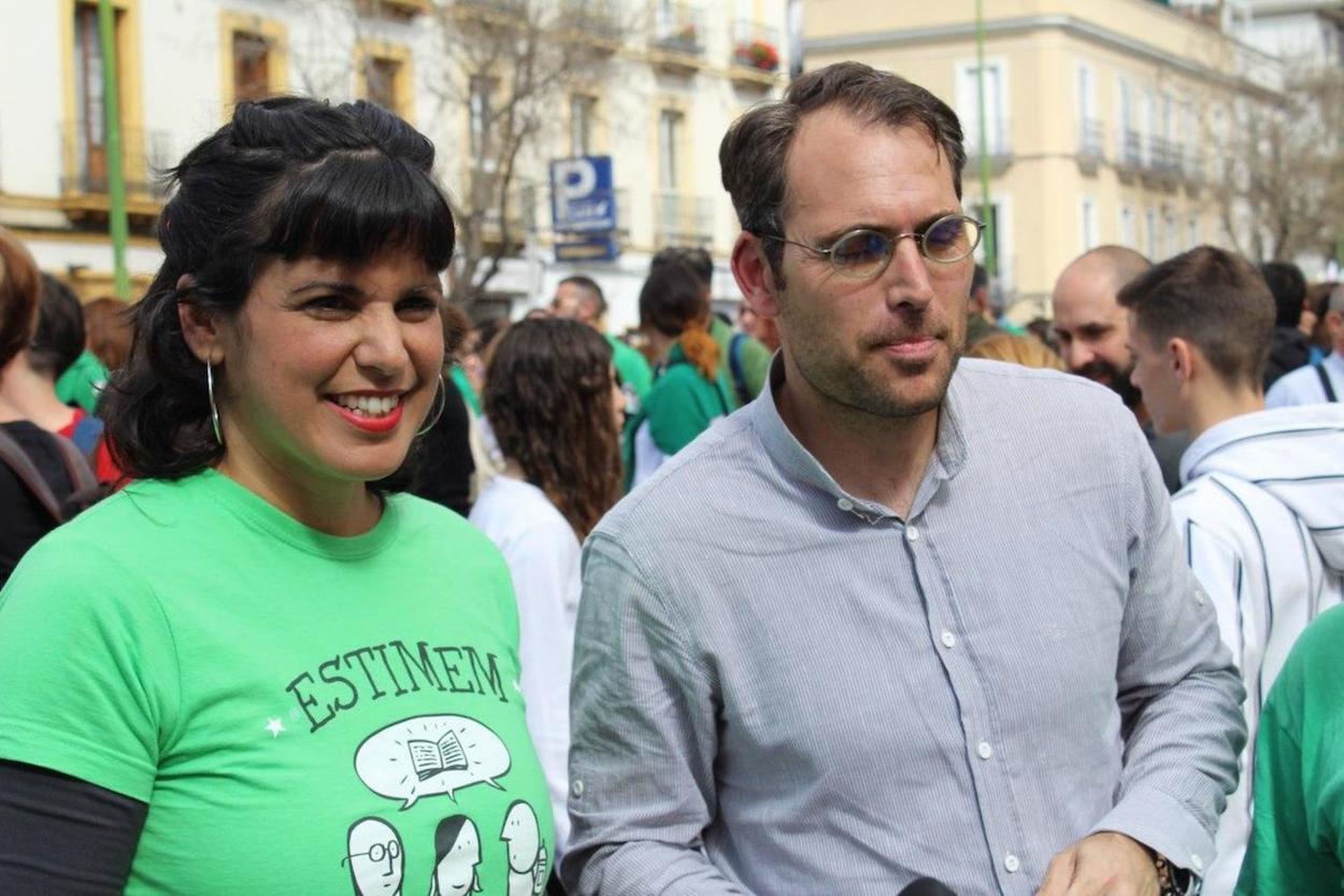 Teresa Rodríguez, diputada de Adelante, y Toni Valero, líder de IU, en una imagen muy anterior a su ruptura.