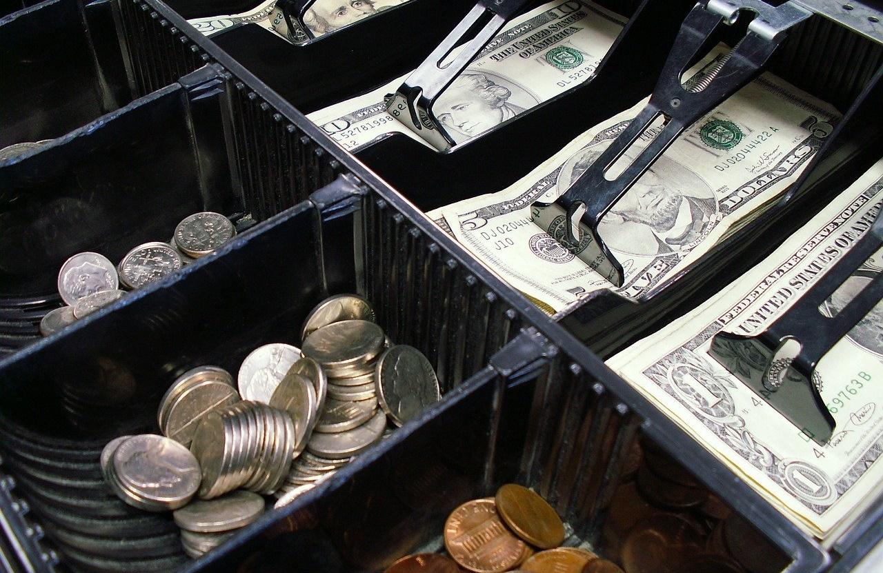 Nueva York legisla para garantizar el pago en efectivo en los comercios