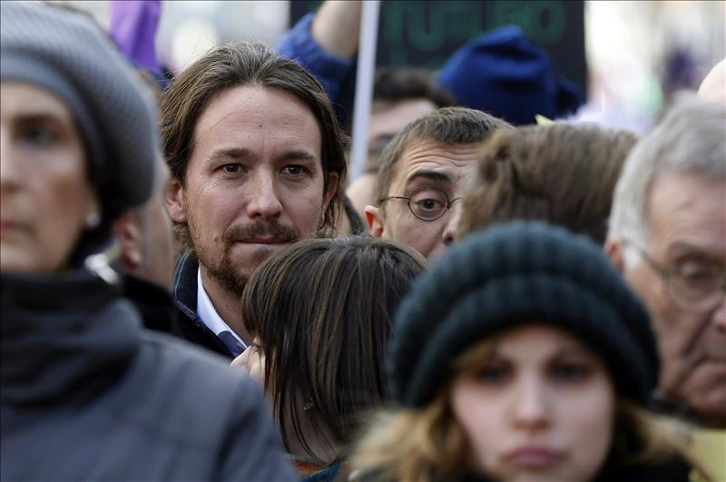  Podemos desbanca al PSOE como segunda fuerza