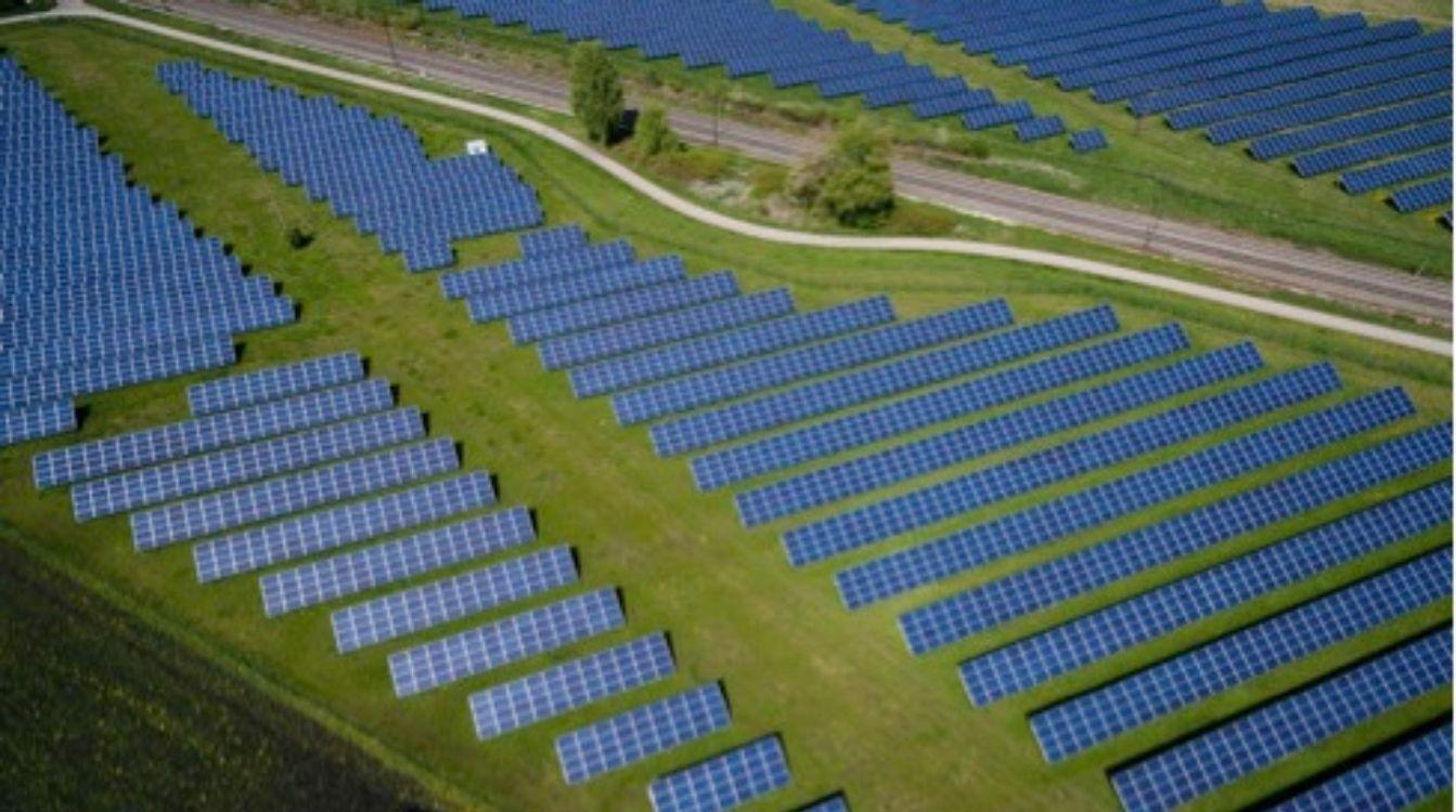 Planta fotovoltaica en Polonia, un país donde Santander va a financiar 128 proyectos de energía solar de la compañía R. Power