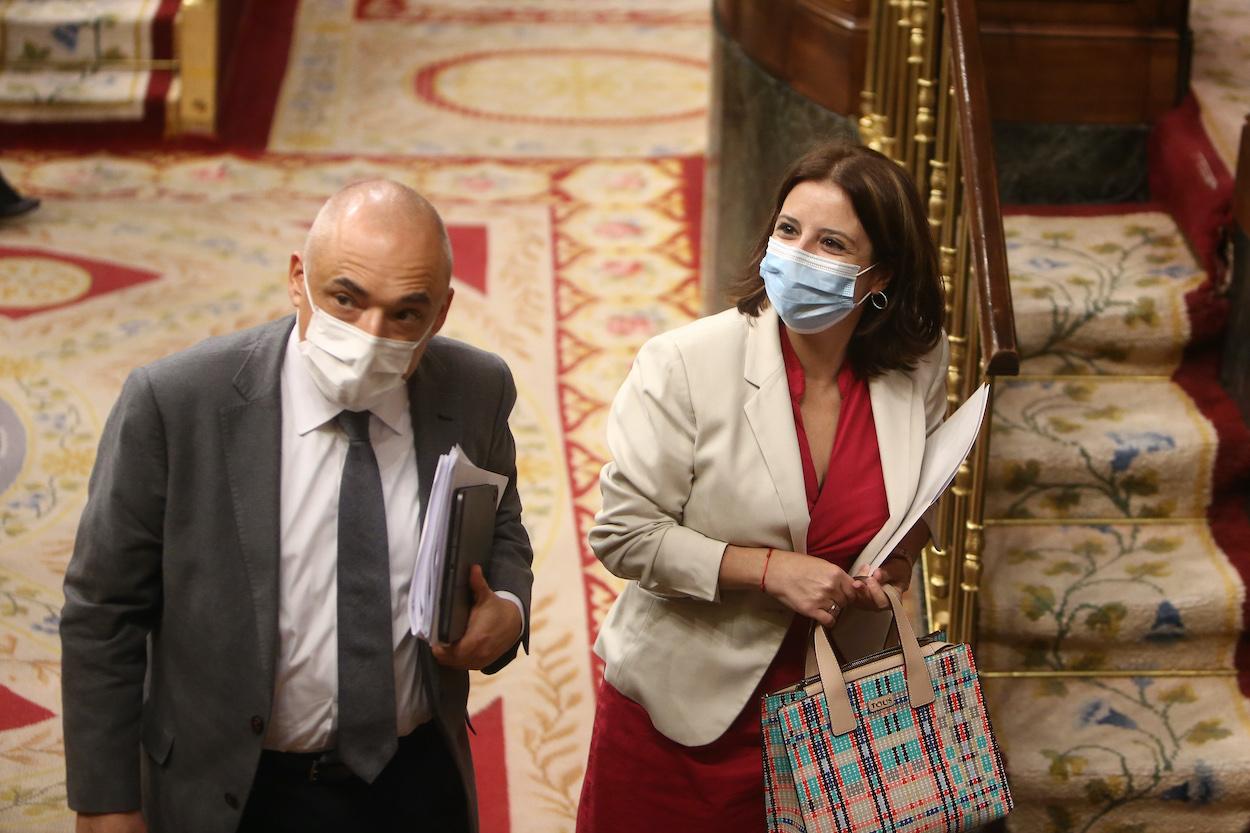 La vicesecretaria General del PSOE, Adriana Lastra, y el secretario general del PSOE en el Congreso, Rafael Simancas