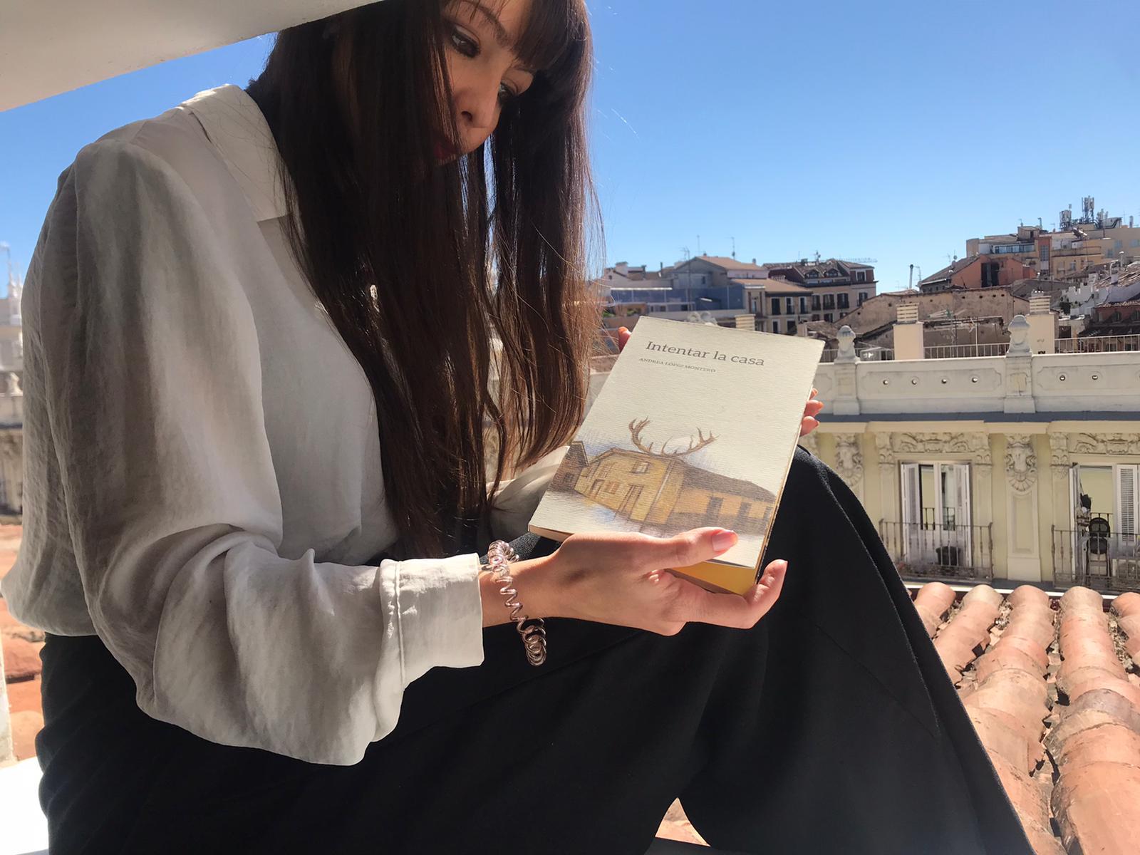 Entrevista con Andrea López Montero, que acaba de publicar el poemario 'Intentar la casa' Entrevista con Andrea López Montero, que acaba de publicar el poemario 'Intentar la casa'