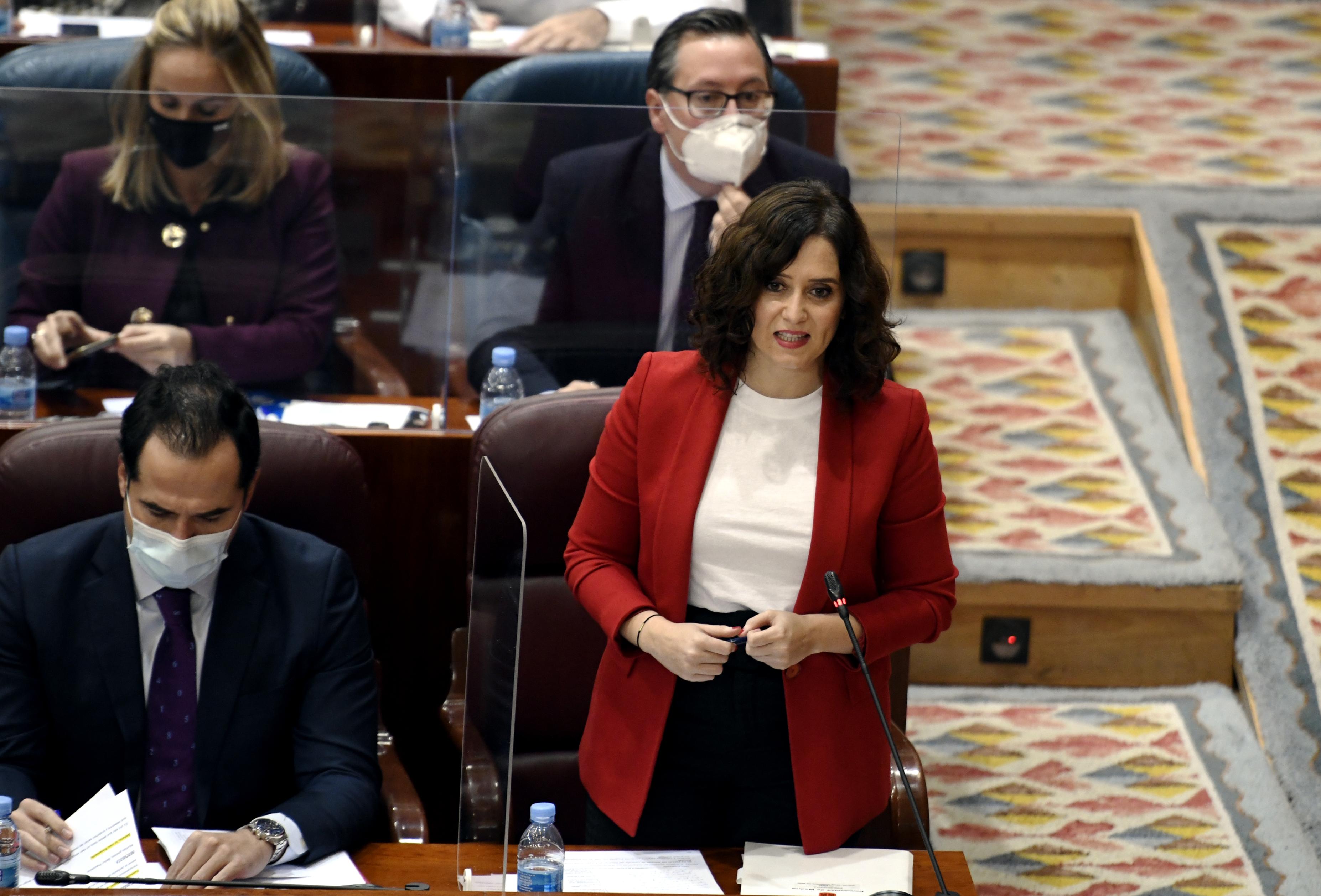 La presidenta de la Comunidad, Isabel Díaz Ayuso, interviene durante una sesión de control al Gobierno en la Asamblea de Madrid / EP