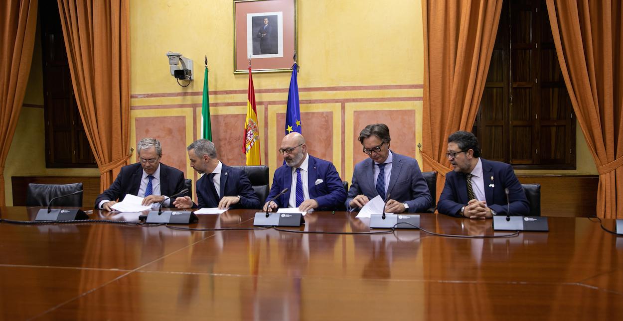 Junio de 2019: PP, Cs y Vox firman el acuerdo que desbloqueaba los Presupuestos.