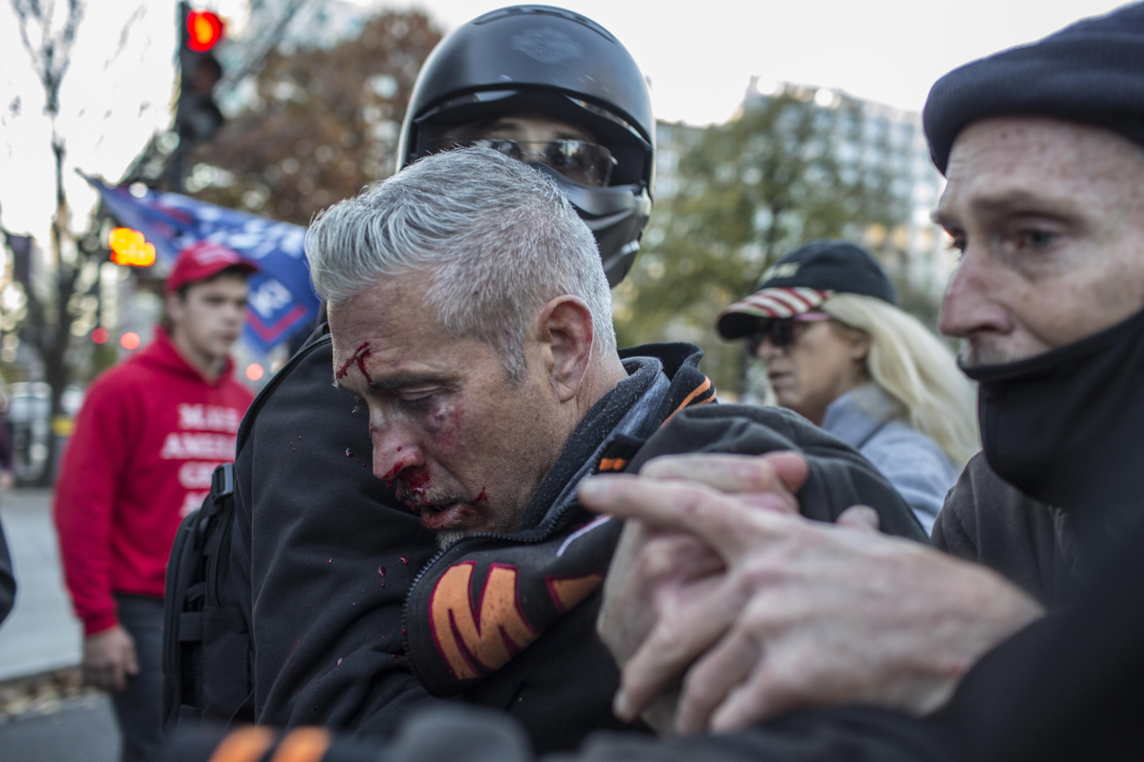 Enfrentamientos entre seguidores de Trump y antifascistas en Washington. EP